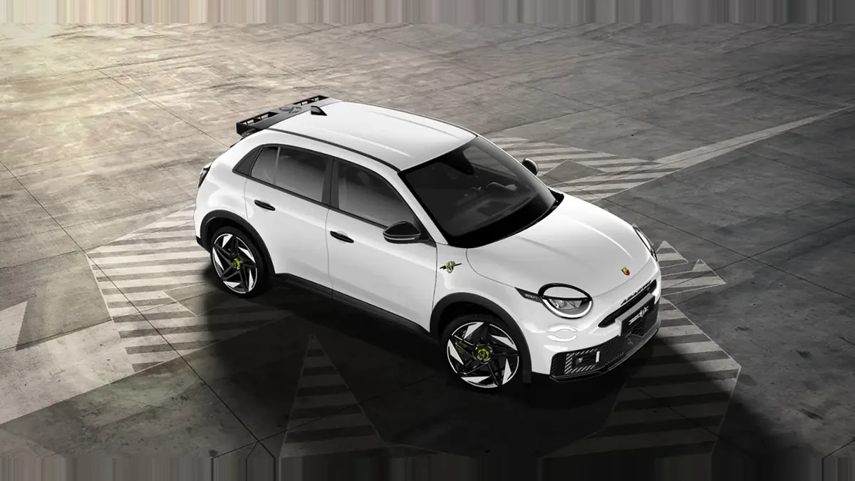 Abarth 600e Turismo en renting en Madrid — Lateral