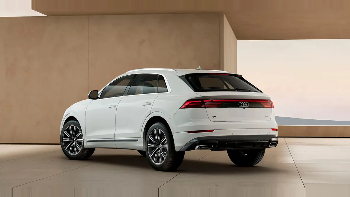 Audi Q8 SUV S line 45 TDI Quattro Tiptronic en renting en Madrid — Trasera