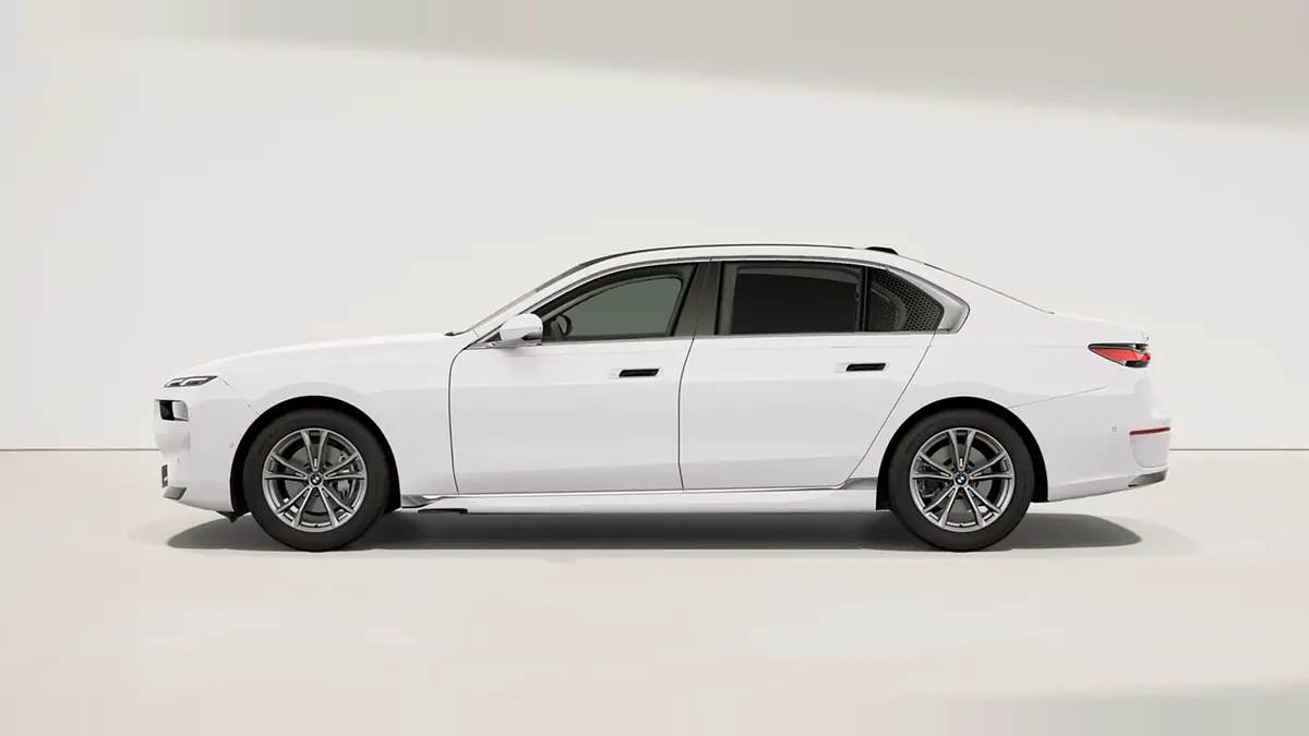 BMW Serie 7 740d xDrive en renting en Madrid — Lateral