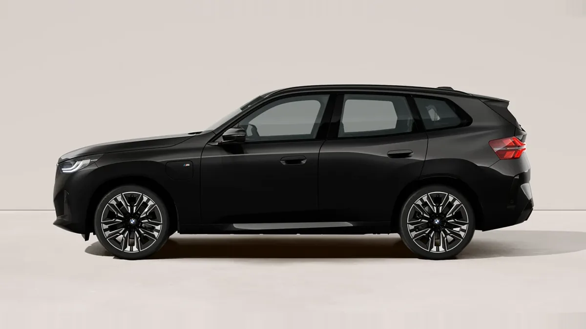 BMW X3 30e xDrive en renting en Madrid — Lateral
