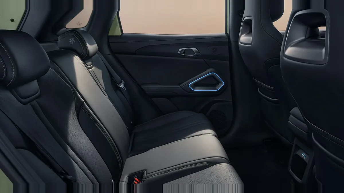BYD Atto 2 DM-i Boost 156kW en renting en Madrid — vista 6