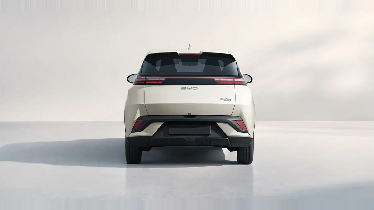 BYD Dolphin Surf Boost en renting en Madrid — Trasera