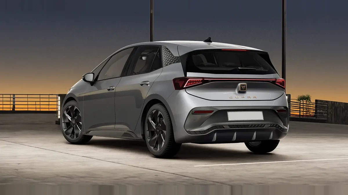 CUPRA Born e-Boost Pack Advanced Plus en renting en Madrid — Trasera