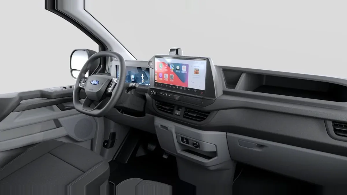 Ford TRANSIT CUSTOM  Kombi BEV 83kWh 100kW 340 L1 Trend en renting en Madrid — Delantera