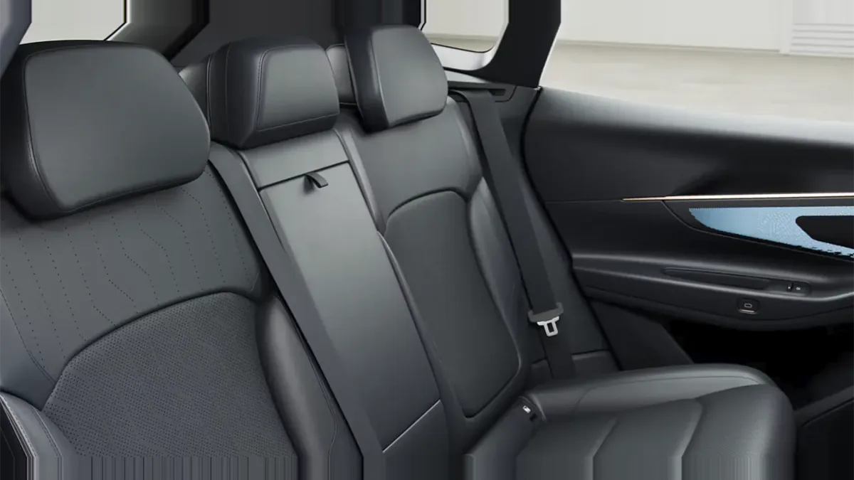 Lynk & Co 08 1.5 PHEV Core en renting en Madrid — vista 6
