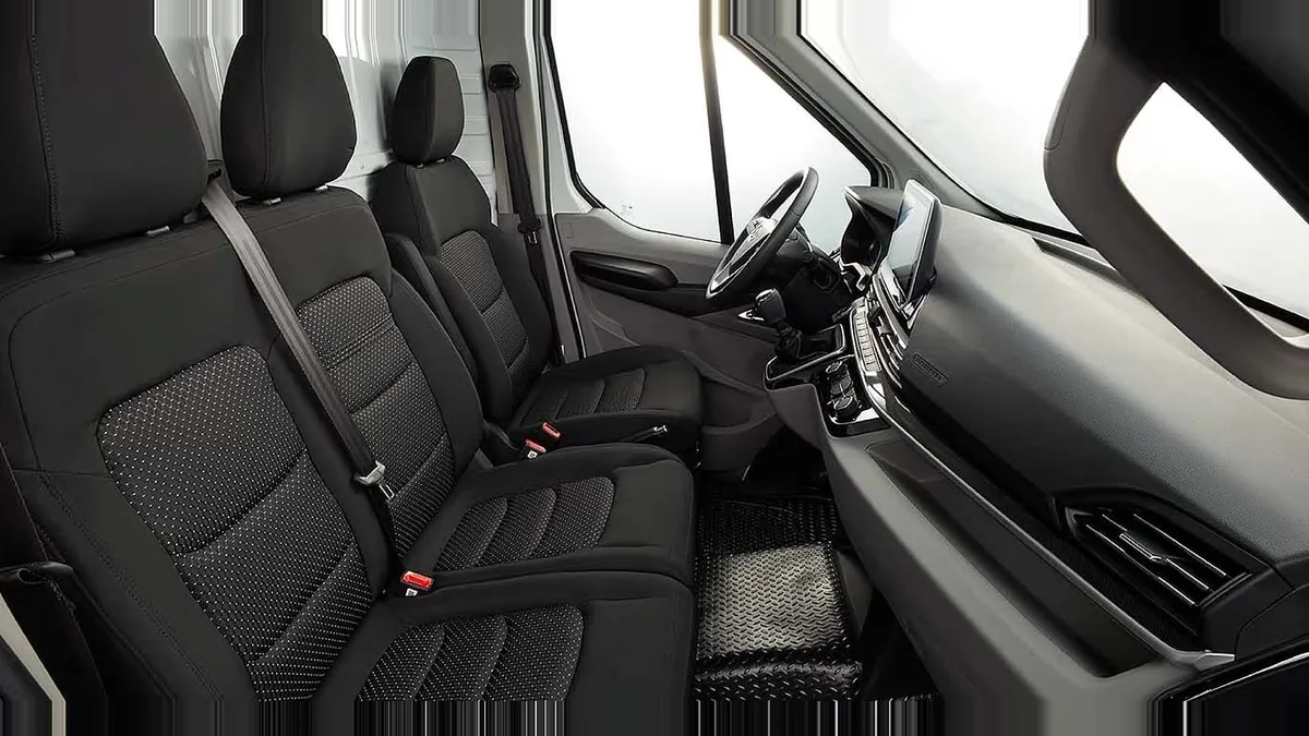 Maxus Deliver 9 Furgón 2.0D L3H2 150 (MERCANCÍAS PROPIAS) en renting en Madrid — vista 6