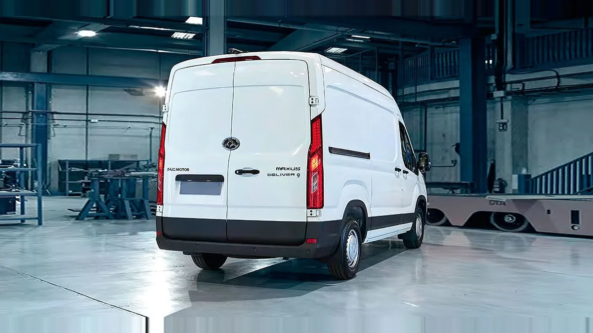 Maxus Deliver 9 Furgón 2.0D L3H2 150 (MERCANCÍAS TERCEROS) en renting en Madrid — Delantera