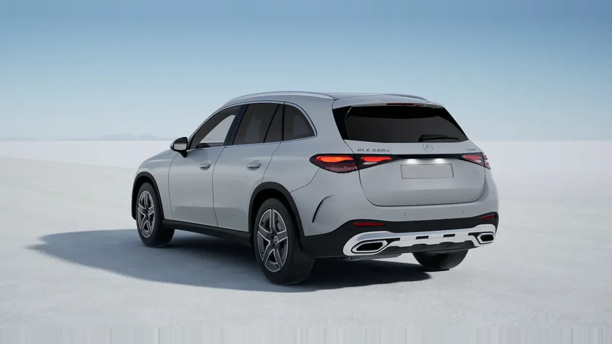 Mercedes-Benz GLC 220D 4MATIC en renting en Madrid — Trasera