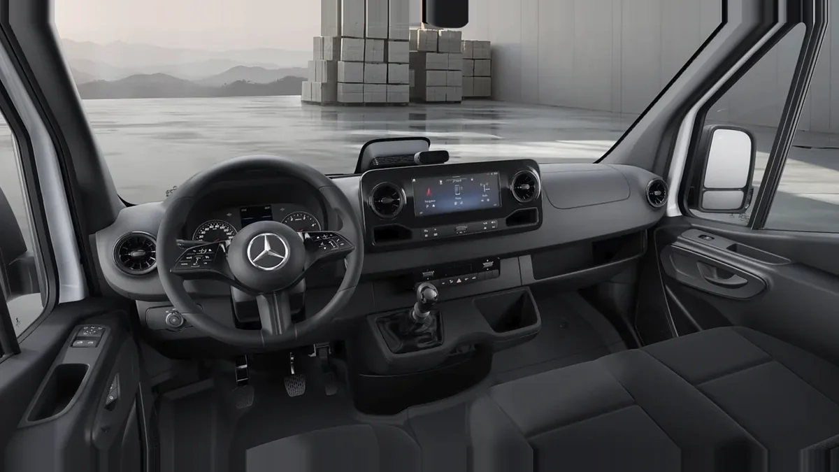 Mercedes-Benz Sprinter 315 CDI Medio Pro en renting en Madrid — Delantera