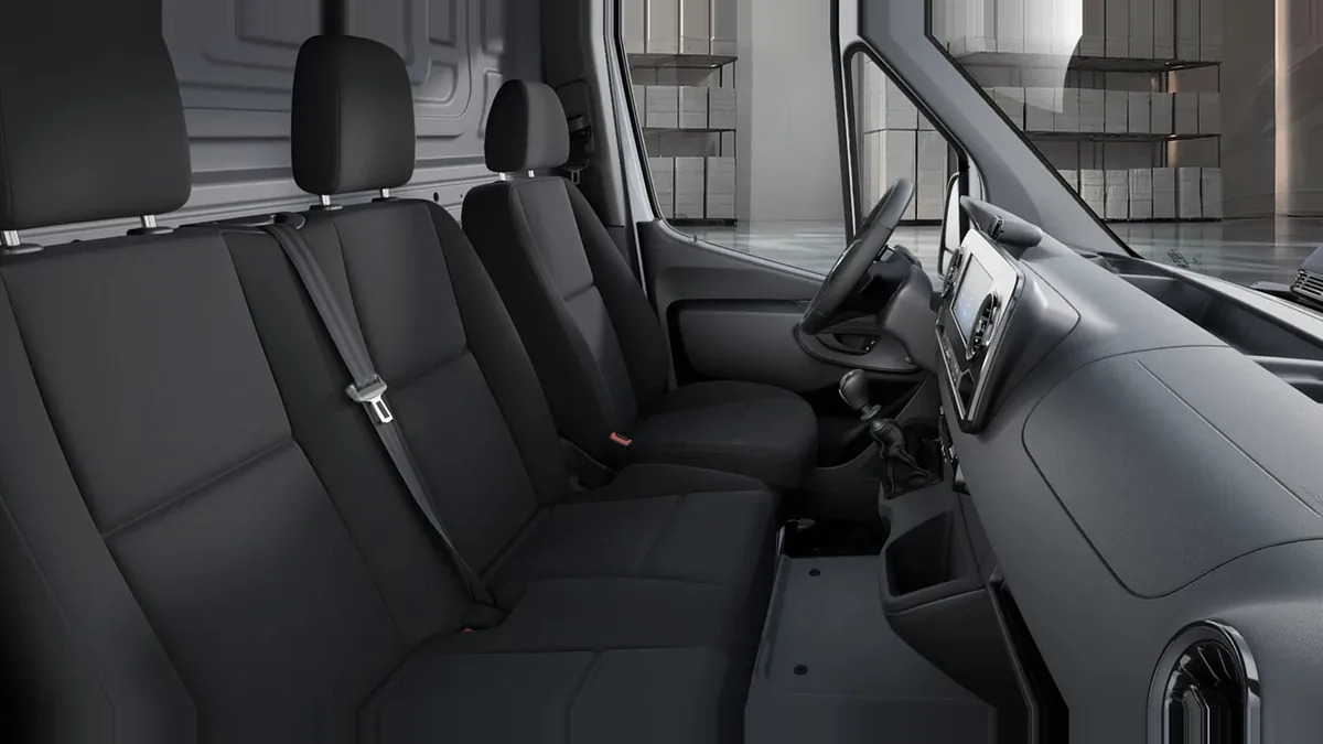 Mercedes-Benz Sprinter 315 CDI Medio Pro en renting en Madrid — Interior