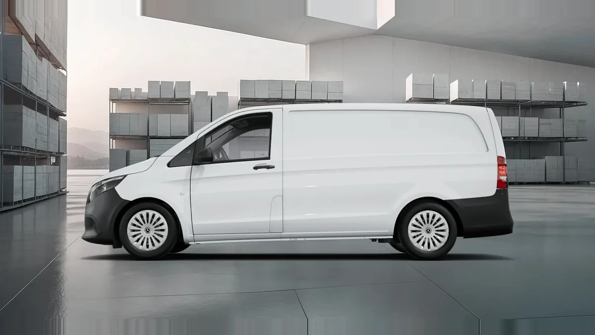 Mercedes-Benz Vito 110CDI 75kW Furgón Pro Larga en renting en Madrid — Lateral