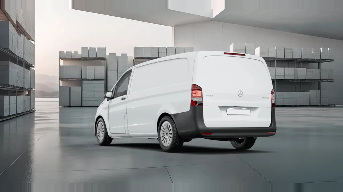 Mercedes-Benz Vito 110CDI 75kW Furgón Pro Larga en renting en Madrid — Trasera