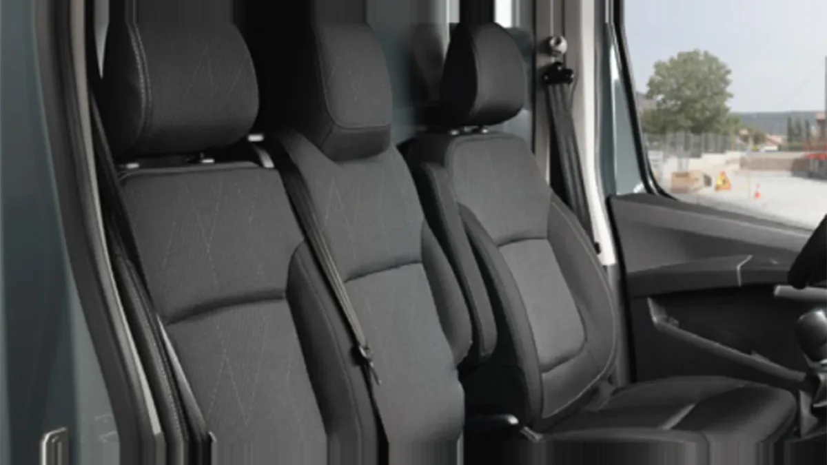 Nissan Primastar Furgón 2.0 DCI S&S L1H1 Acenta 110CV (MERCANCÍAS PROPIAS) en renting en Madrid — Trasera