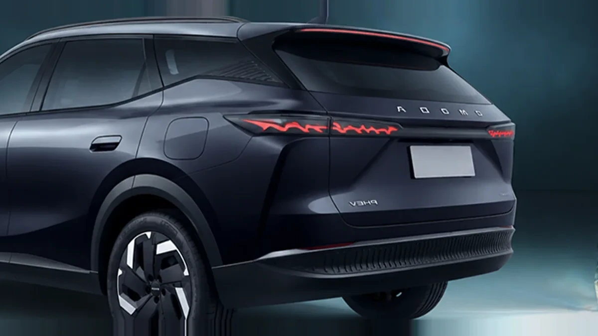 Omoda 7 1.5 TGDI PHEV Premium 279CV en renting en Madrid — Lateral