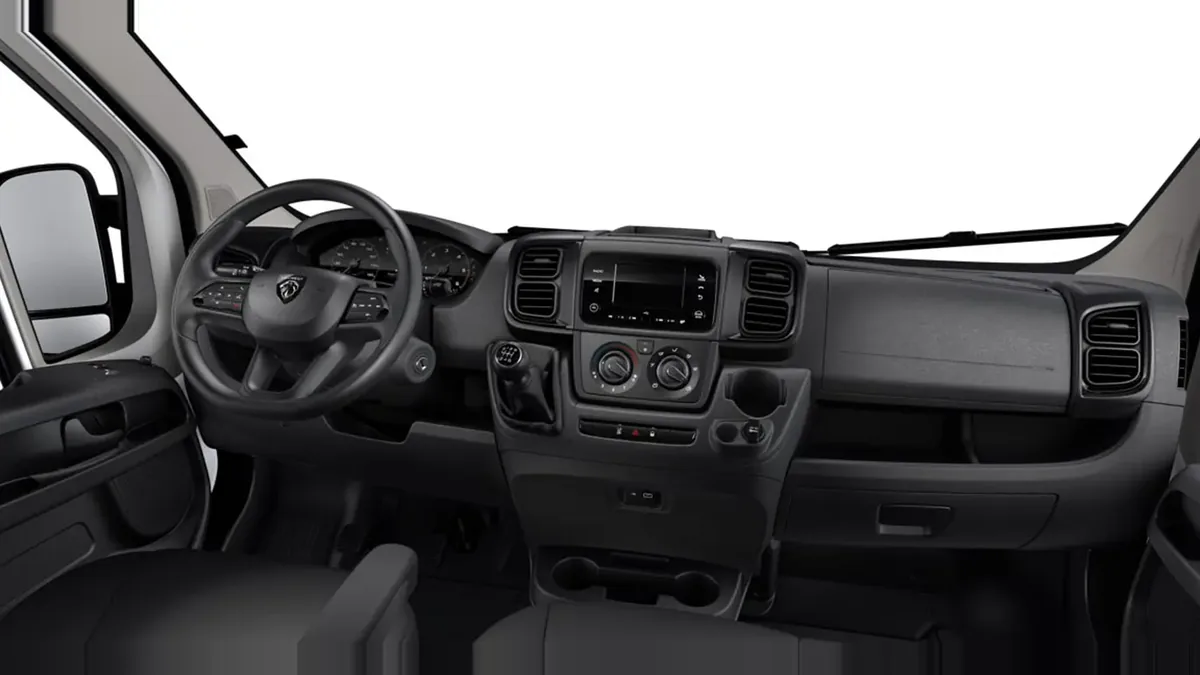 Peugeot Boxer 3.3 L2H2 BHDI 103kW en renting en Madrid — Delantera