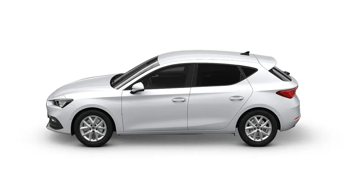 SEAT León 1.5 eTSI DSG-7 S&S Style XL en renting en Madrid — Trasera