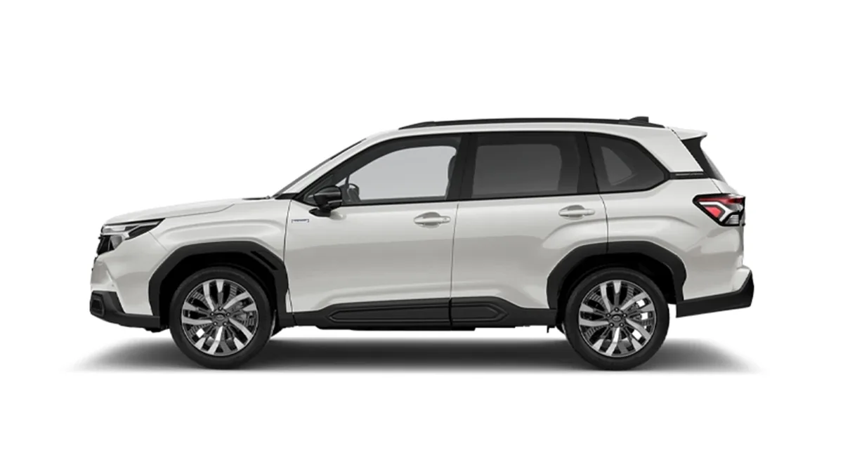Subaru Forester 2.0i Hybrid Field CVT en renting en Madrid — Trasera