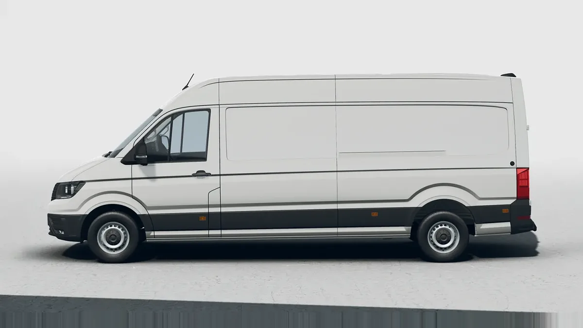 Volkswagen Crafter 35 Furgón BL TA L4H3 2.0 TDI 103kW (140CV) - ISOTERMO en renting en Madrid — Trasera