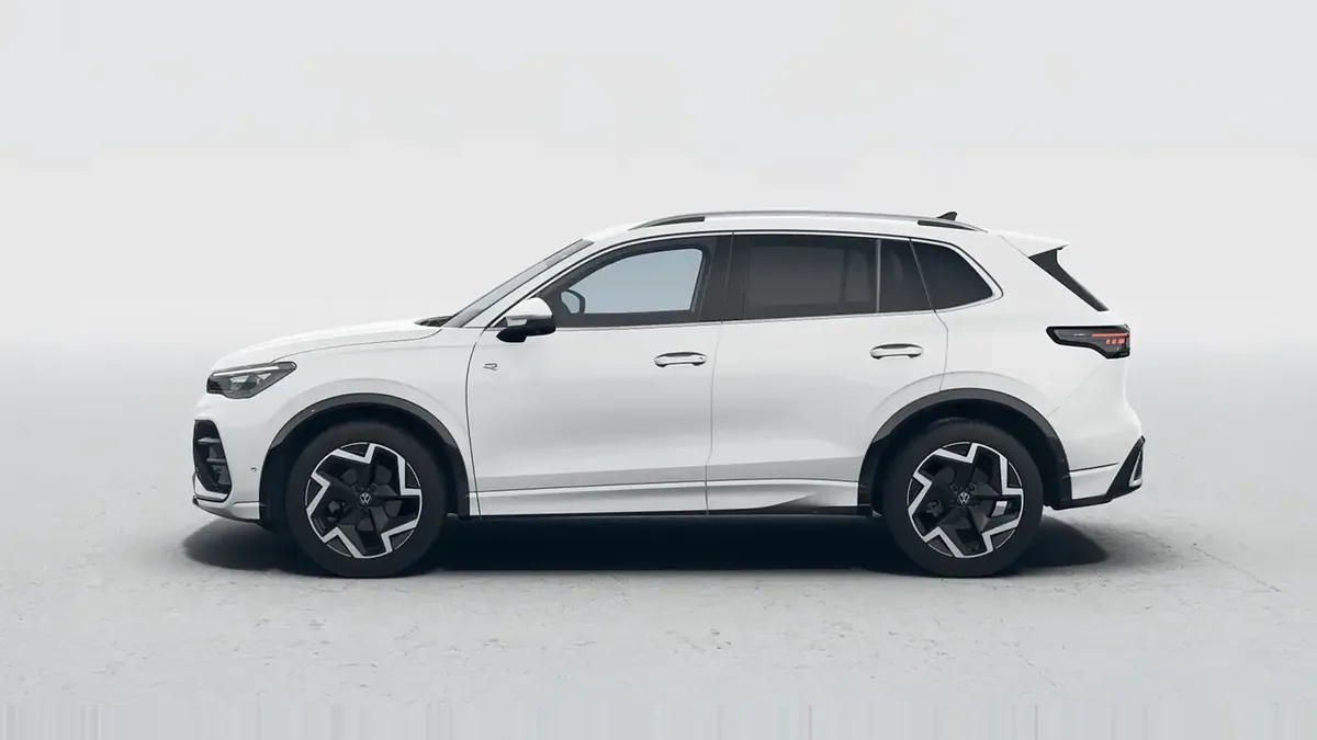 Volkswagen Tiguan R-Line 1.5 eTSI 110kW DSG en renting en Madrid — Trasera