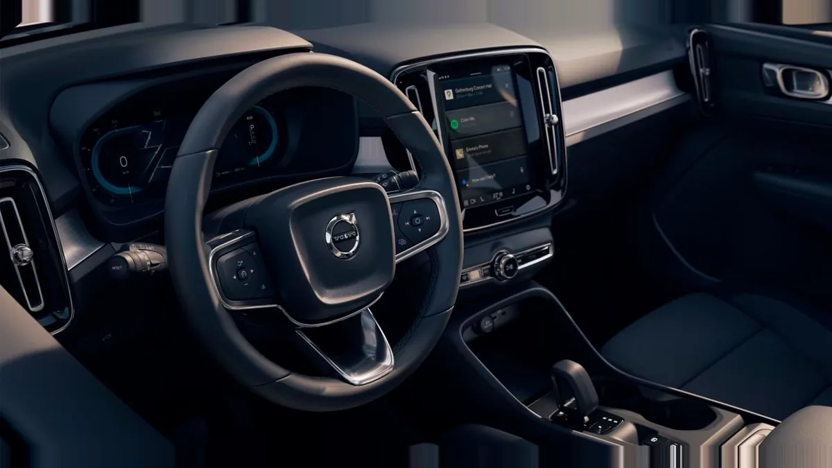 Volvo XC40 2.0 B3 Core G Auto en renting en Madrid — Interior